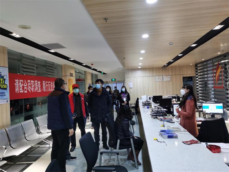 圖4大理市政府黨組成員馬俊民一行來到大理洱河南路證券營業部現場指導防疫工作。_副本.png