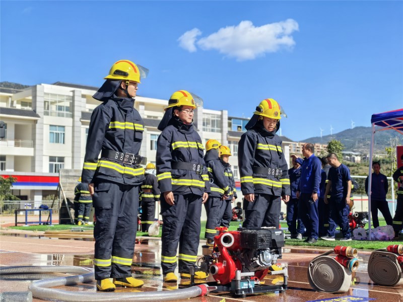 圖3 參加大理州消防行業職業技能競賽1_副本.jpg
